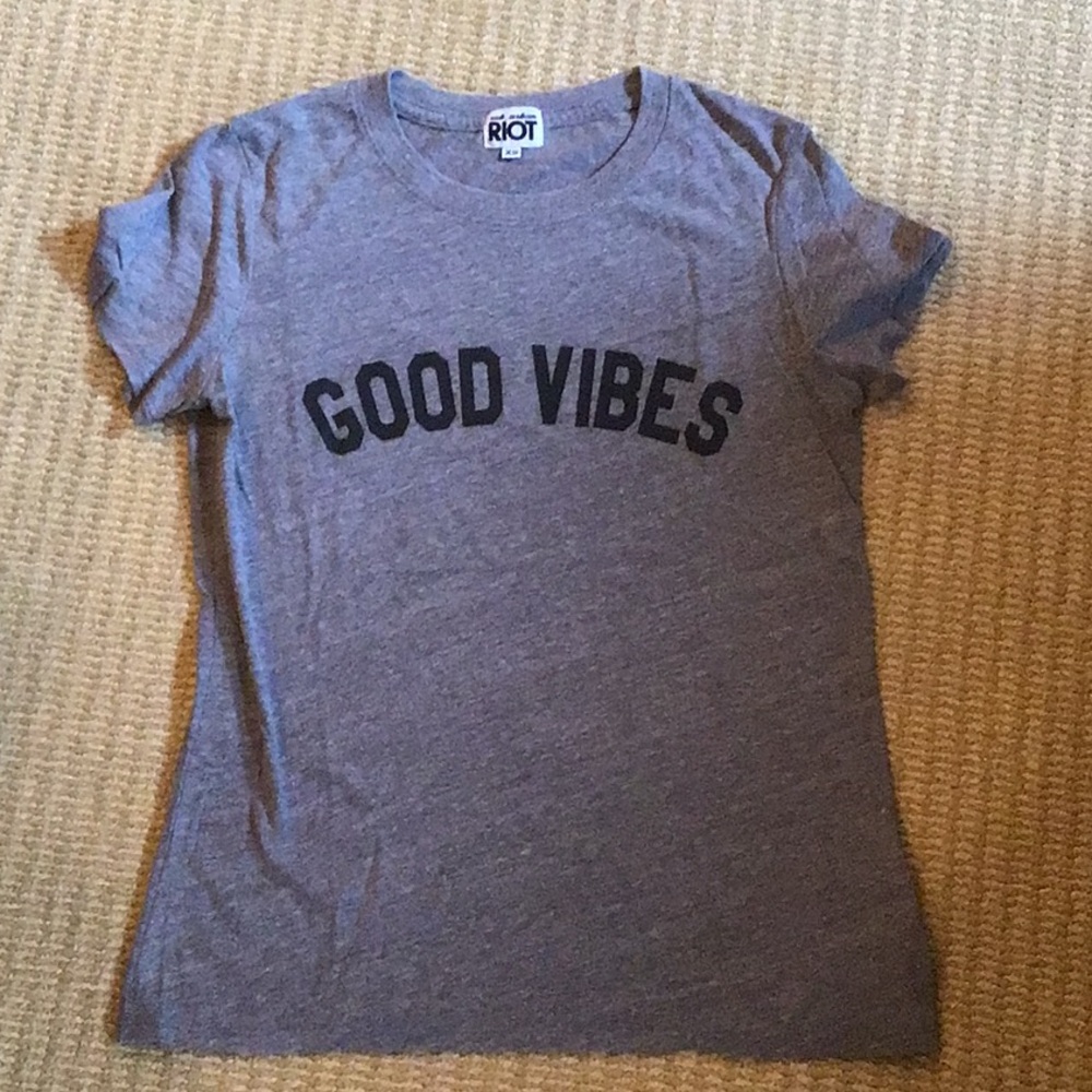 Sub-urban Riot TEE comfy Heather grey runs large for Xs